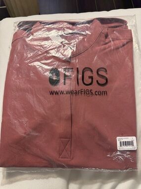 FIGS Pullover Scrub Top in Dusty Rose